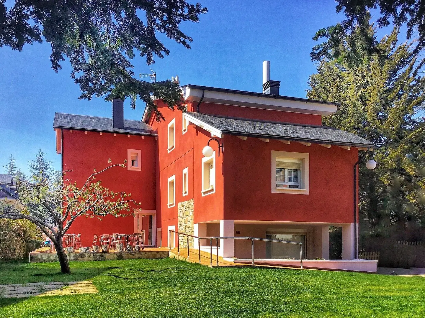 Pura Vida Pirineos EXTERIOR