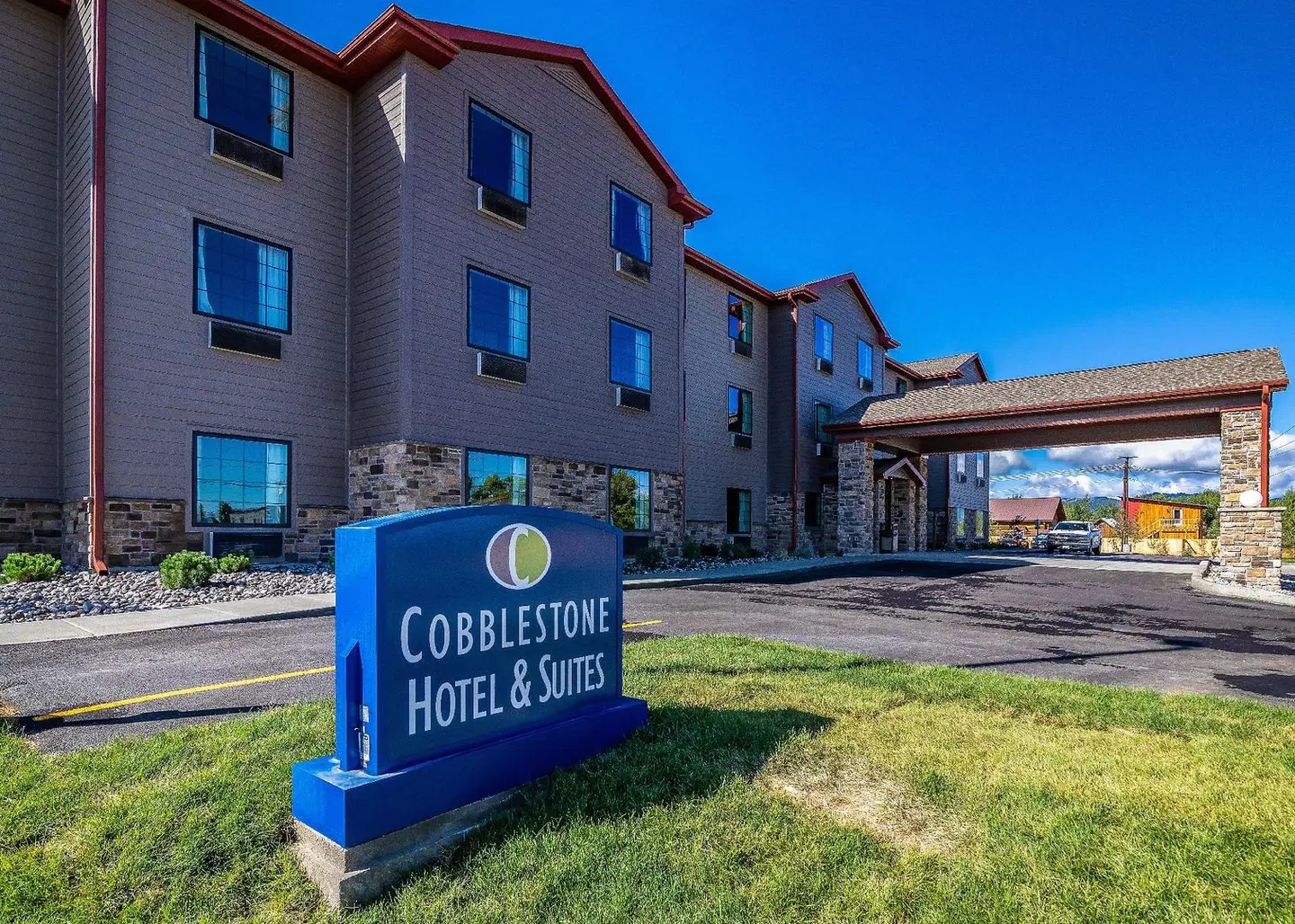 Cobblestone Hotel & Suites - Victor EXTERIOR