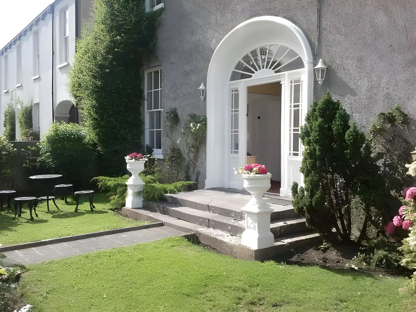 The Stables Guesthouse B&B EXTERIOR