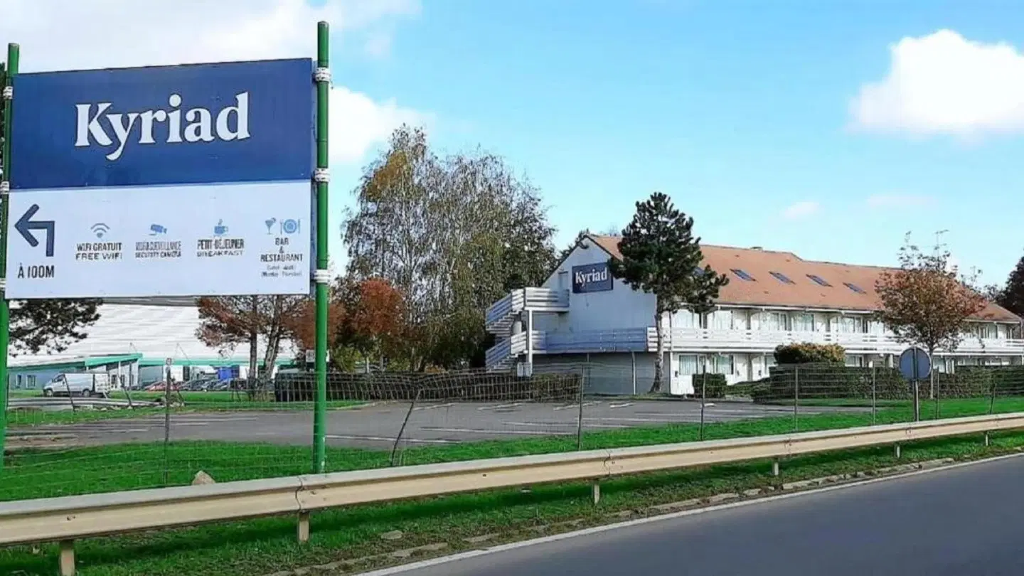 Kyriad Cambrai EXTERIOR