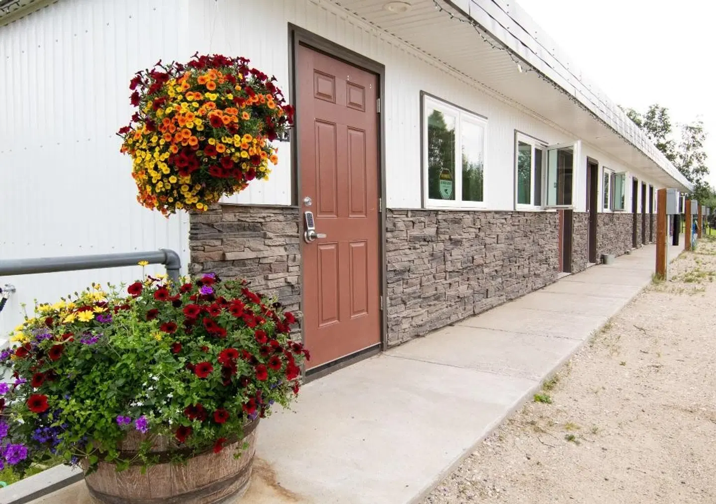 Alaska Frontier Inn EXTERIOR