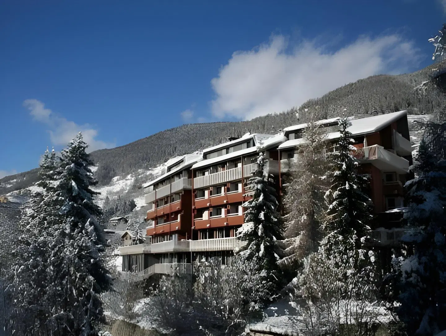 Mirella EXTERIOR