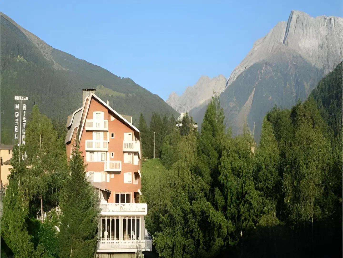 Mirella EXTERIOR