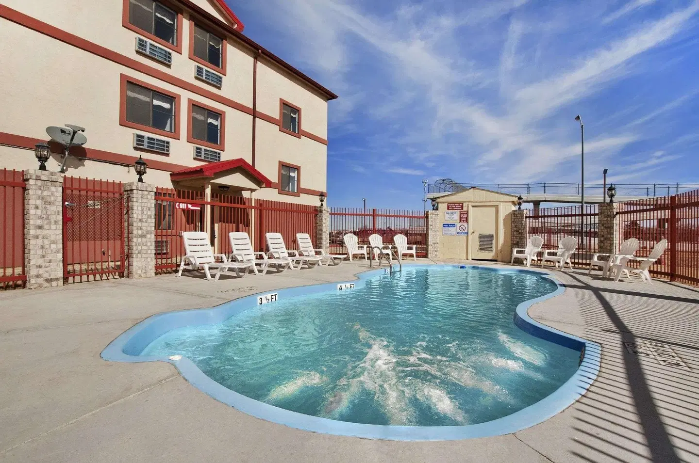 Best Western Lubbock Inn OUTDOOR_POOL