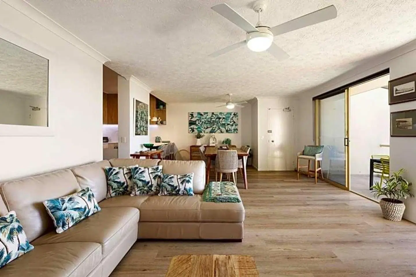 Little Cove Currumbin LOUNGE_LOBBY