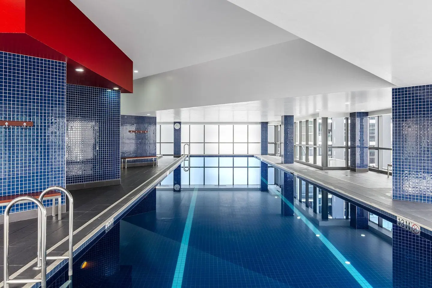 Meriton Serviced Apartments Adelaide Street Hallenbad