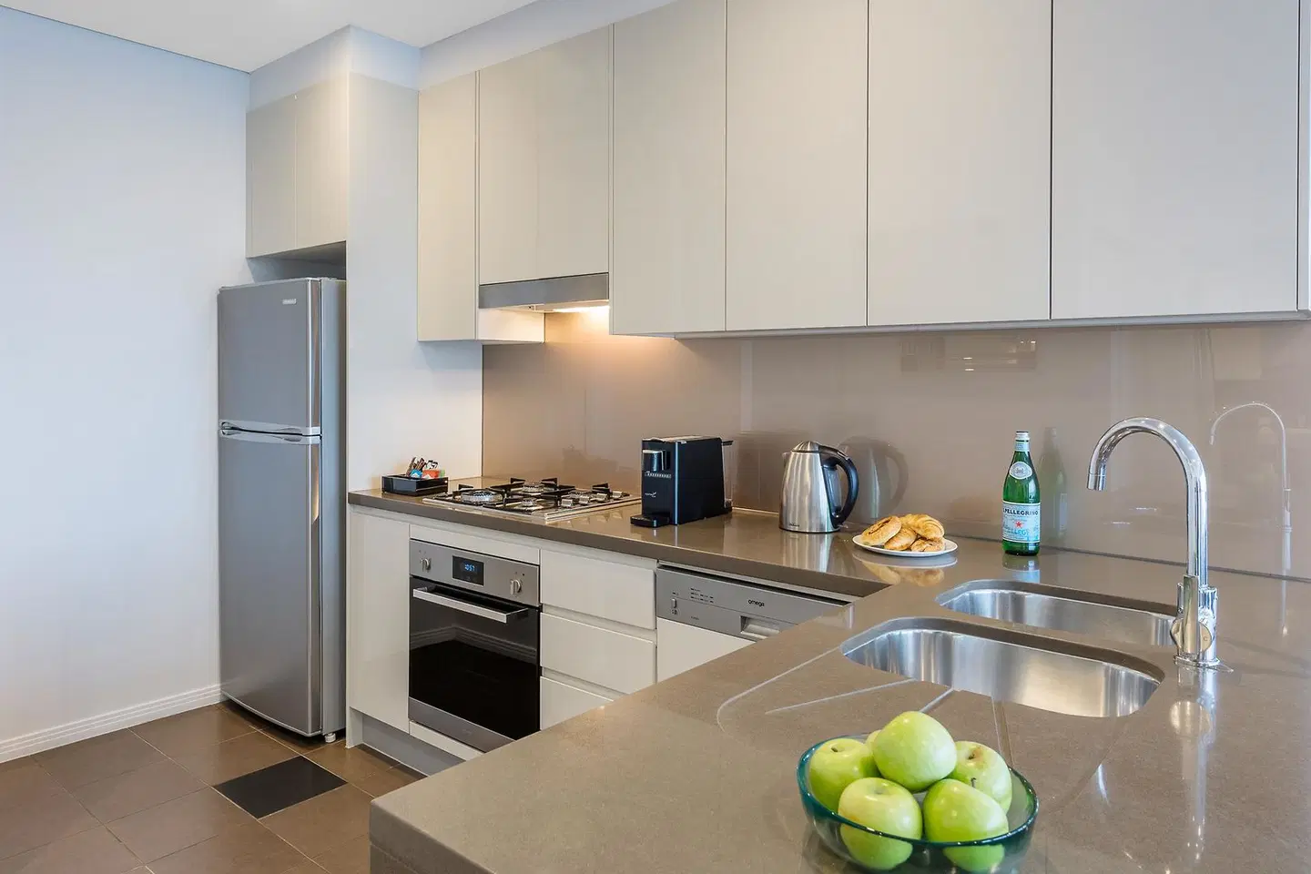 Meriton Serviced Apartments Adelaide Street ROOM_EXAMPLE