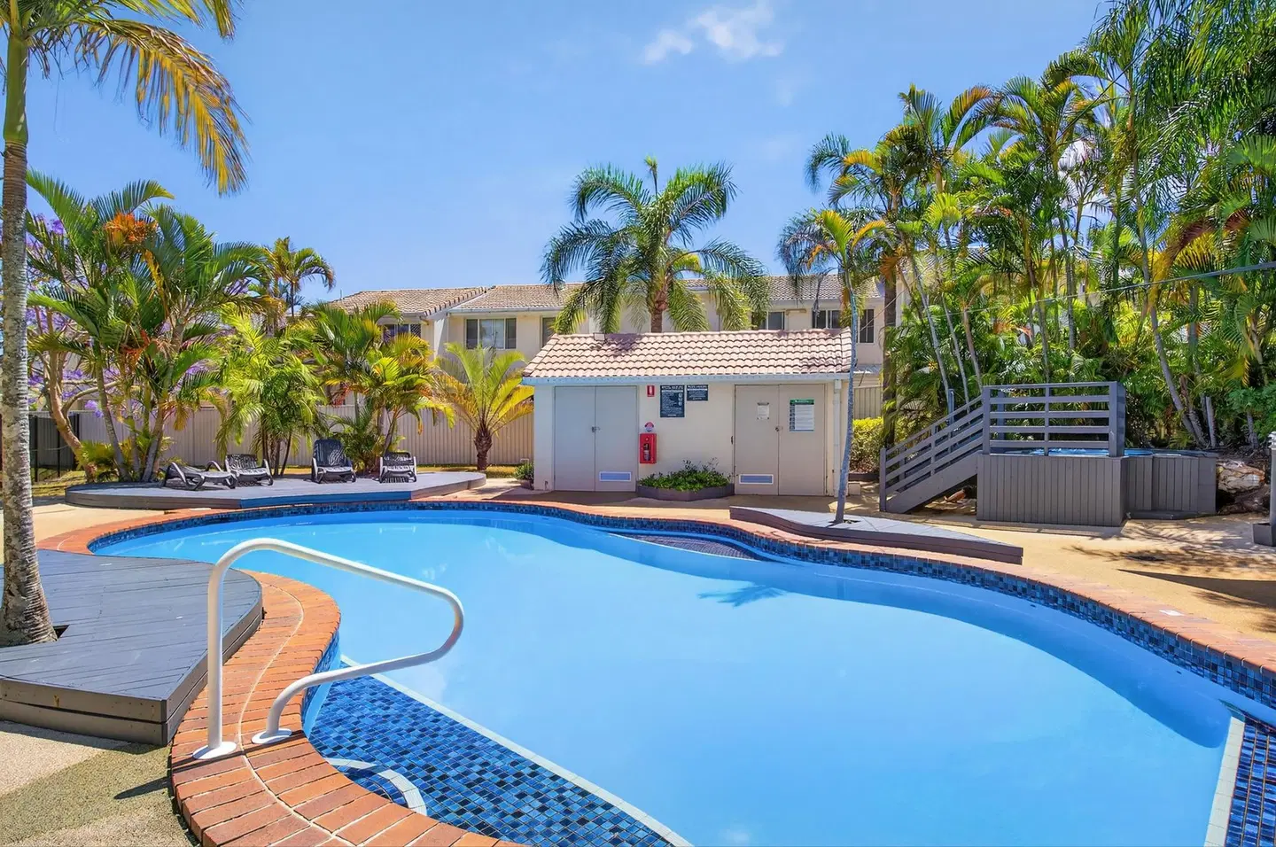 Isle of Palms Resort OUTDOOR_POOL