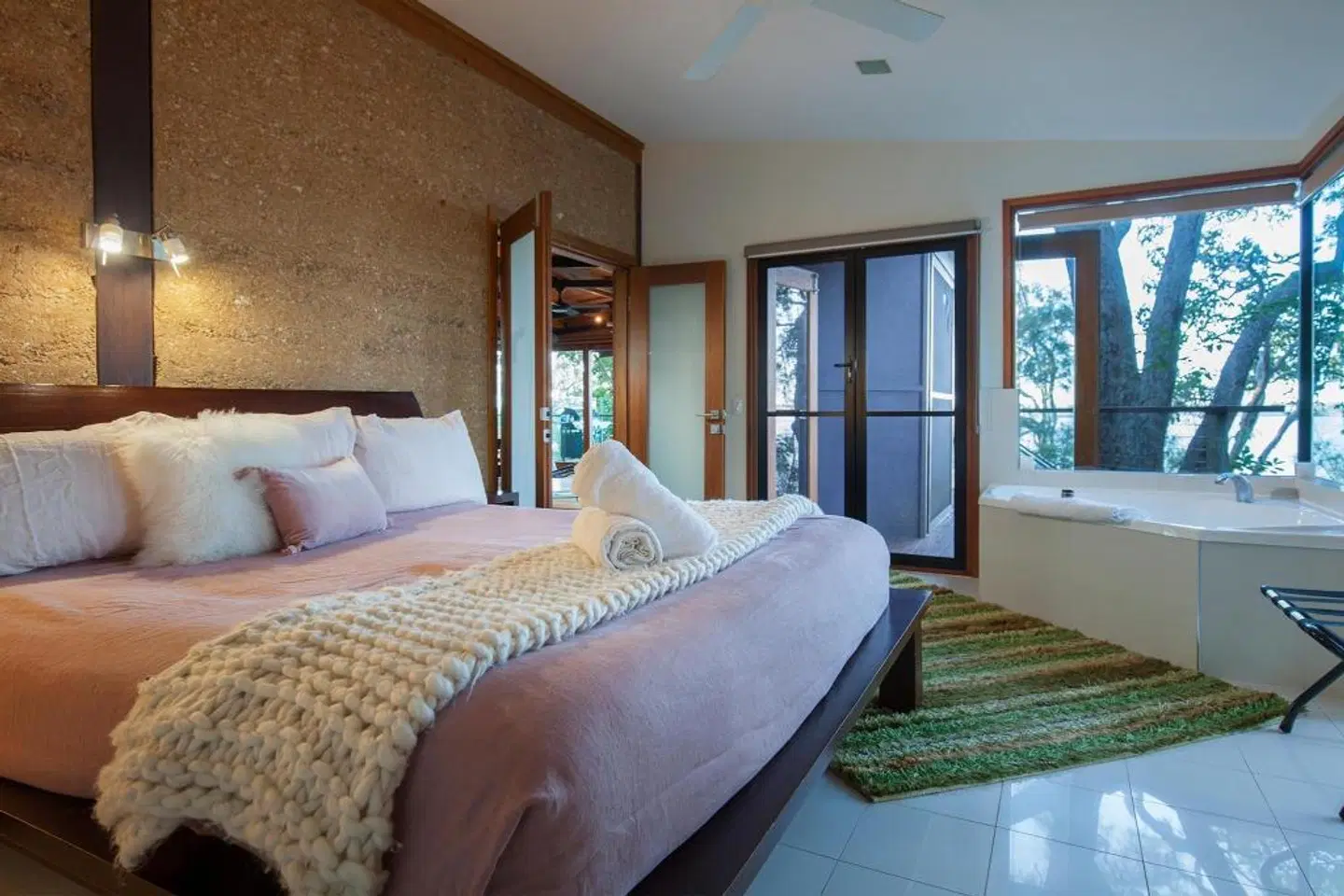 Eumarella Shores Noosa Lake Retreat ROOM_EXAMPLE