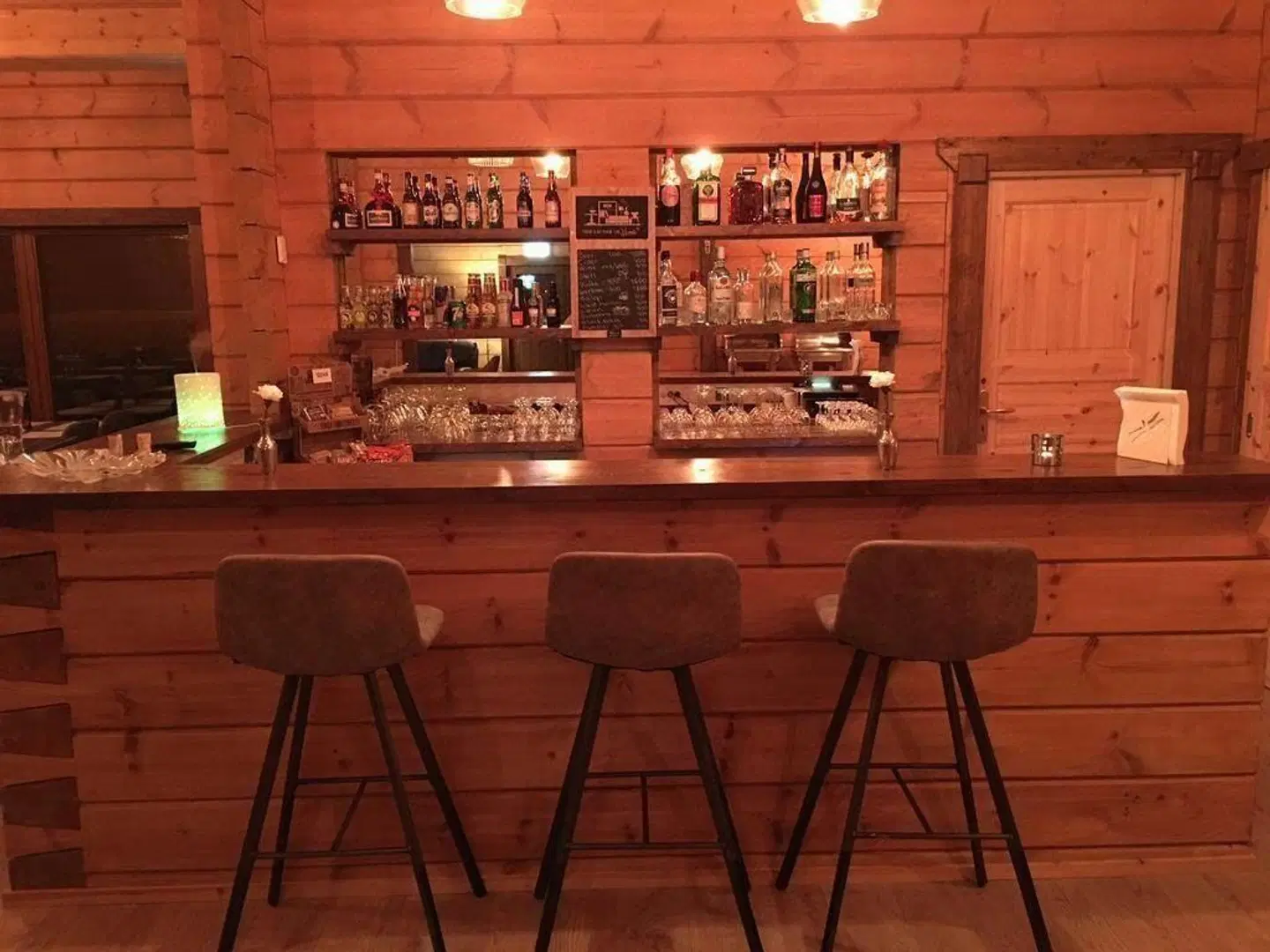 Lighthouse Inn Bar