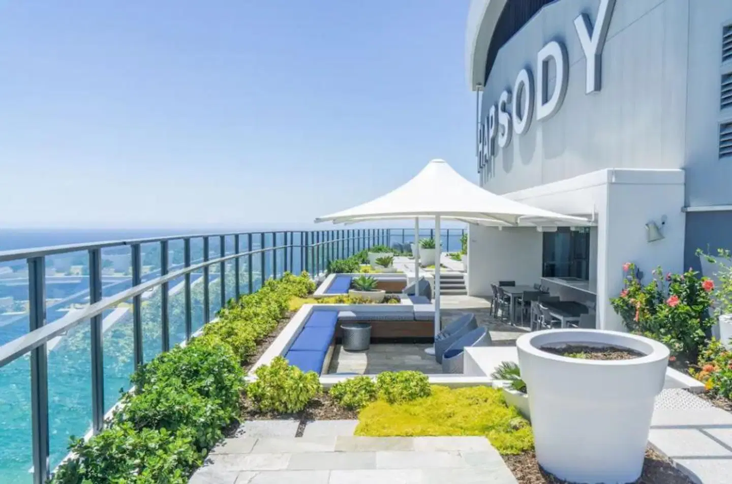 Rhapsody Resort Terrasse