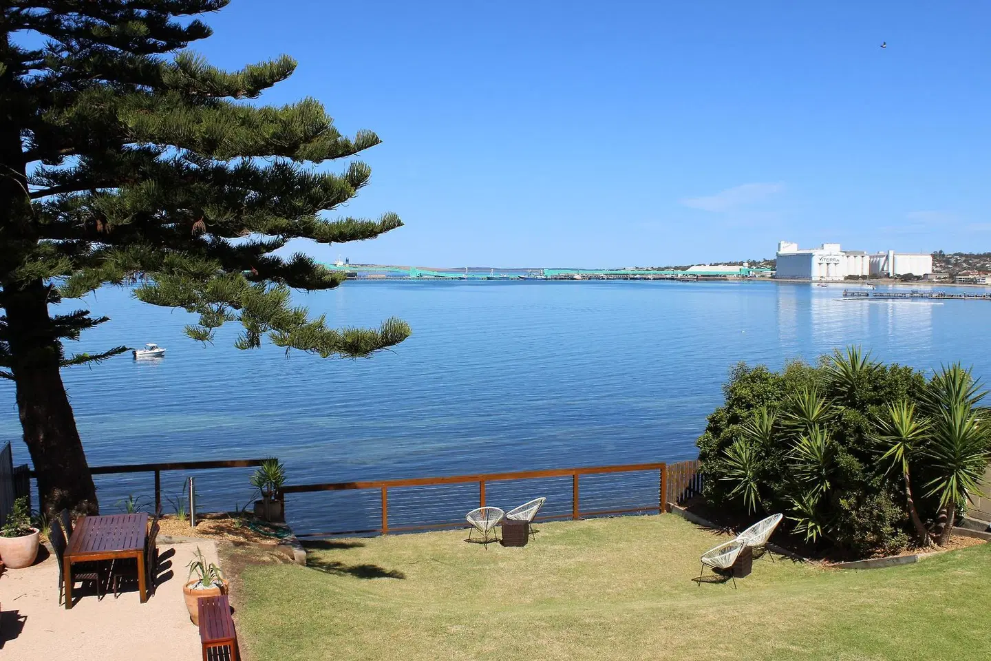 Bay 10 Accommodation Strand