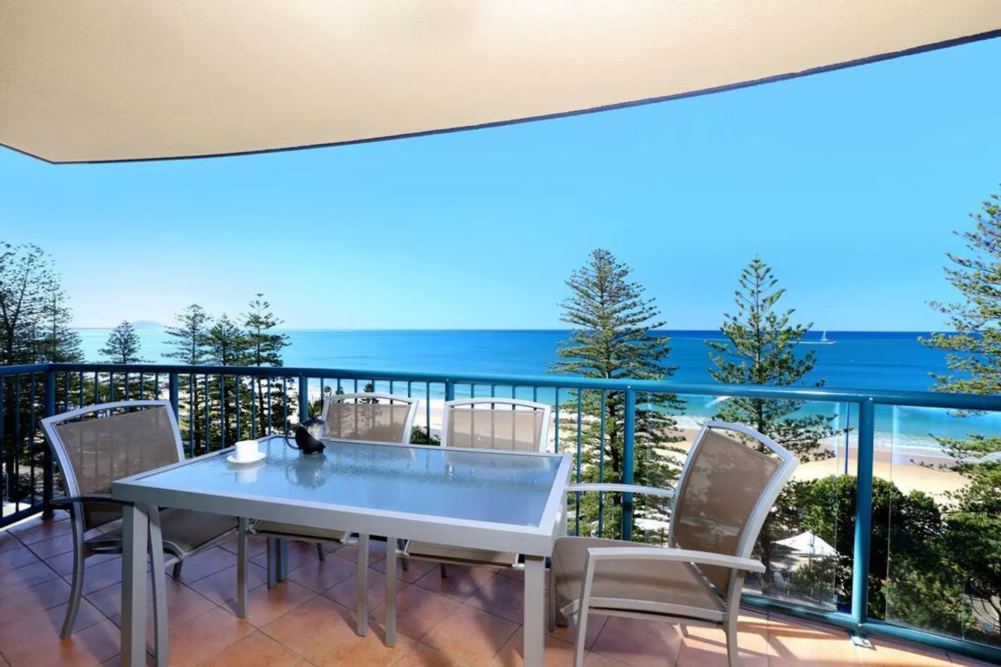 Peninsular Beachfront Resort Terrasse