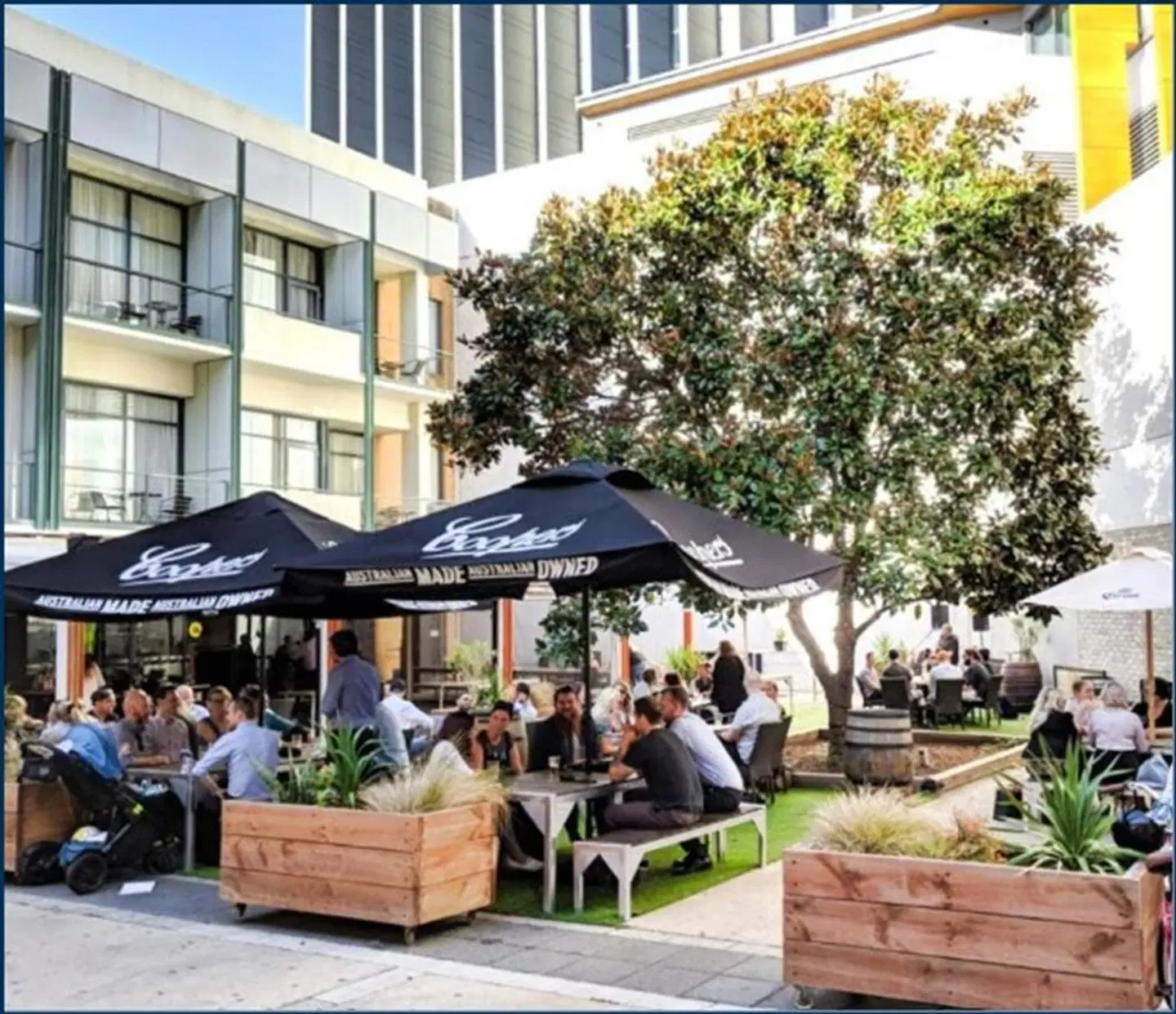The Clarendon Hotel Terrasse