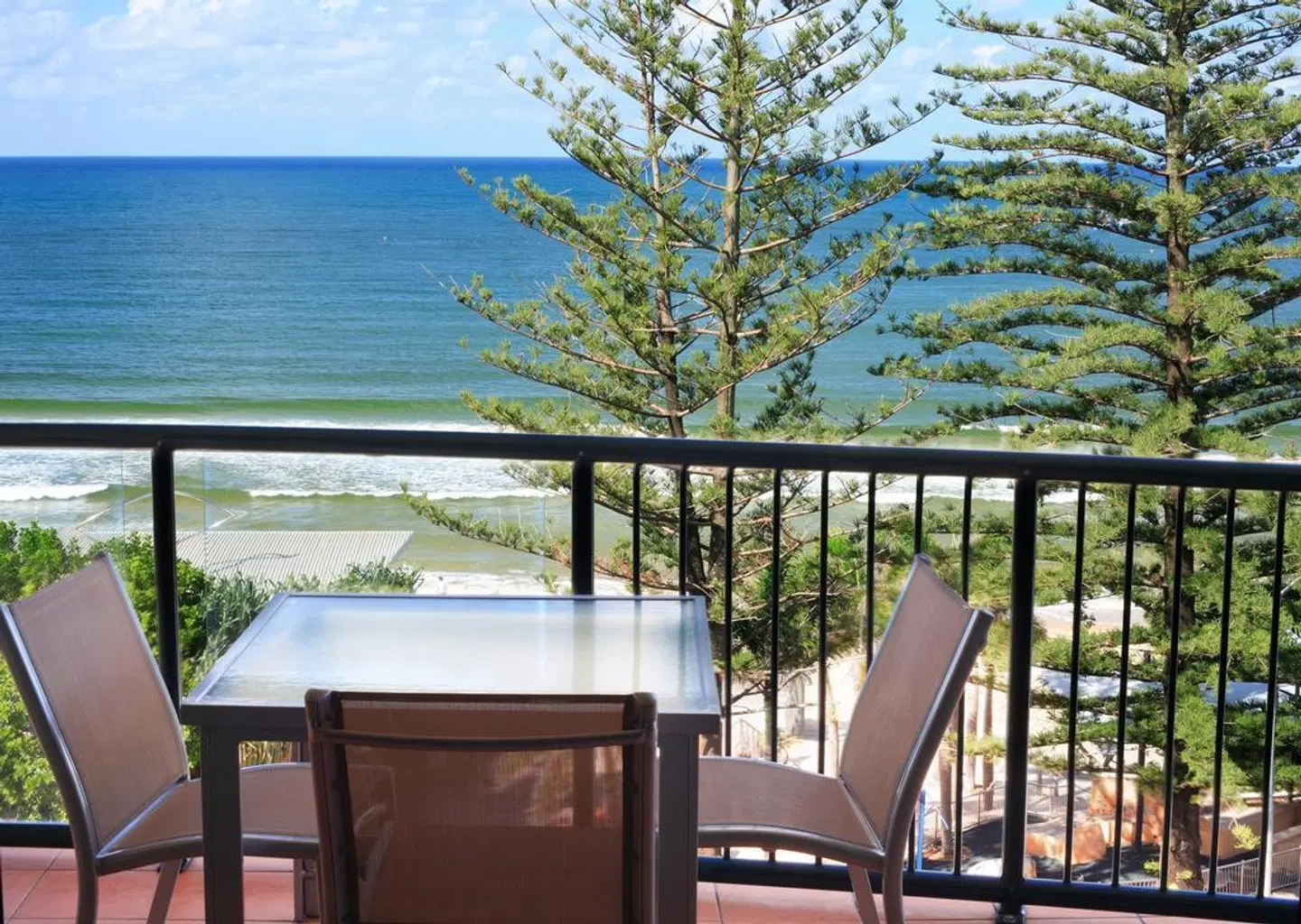 Peninsular Beachfront Resort Terrasse