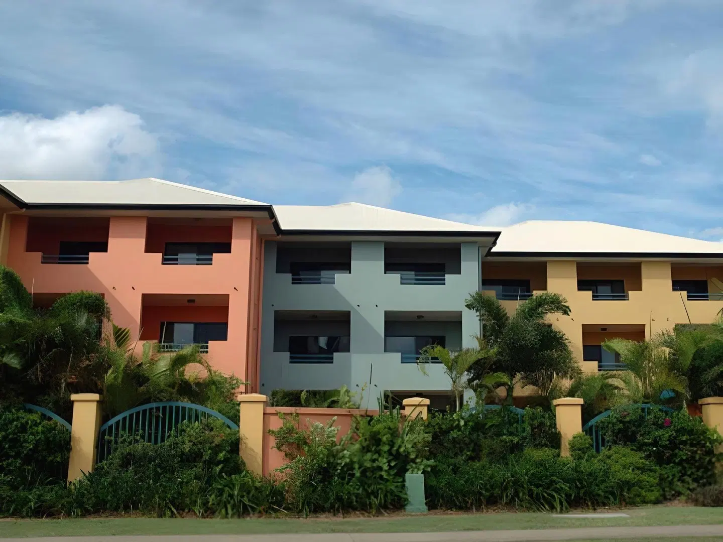 Kacy's Bargara Beach Motel EXTERIOR
