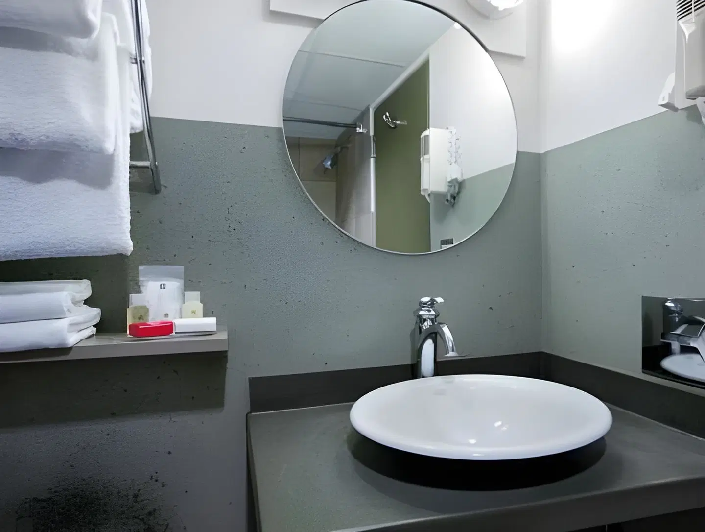 Oasis Hotel & Conv. Center, Ascend Hotel Collection Badezimmer