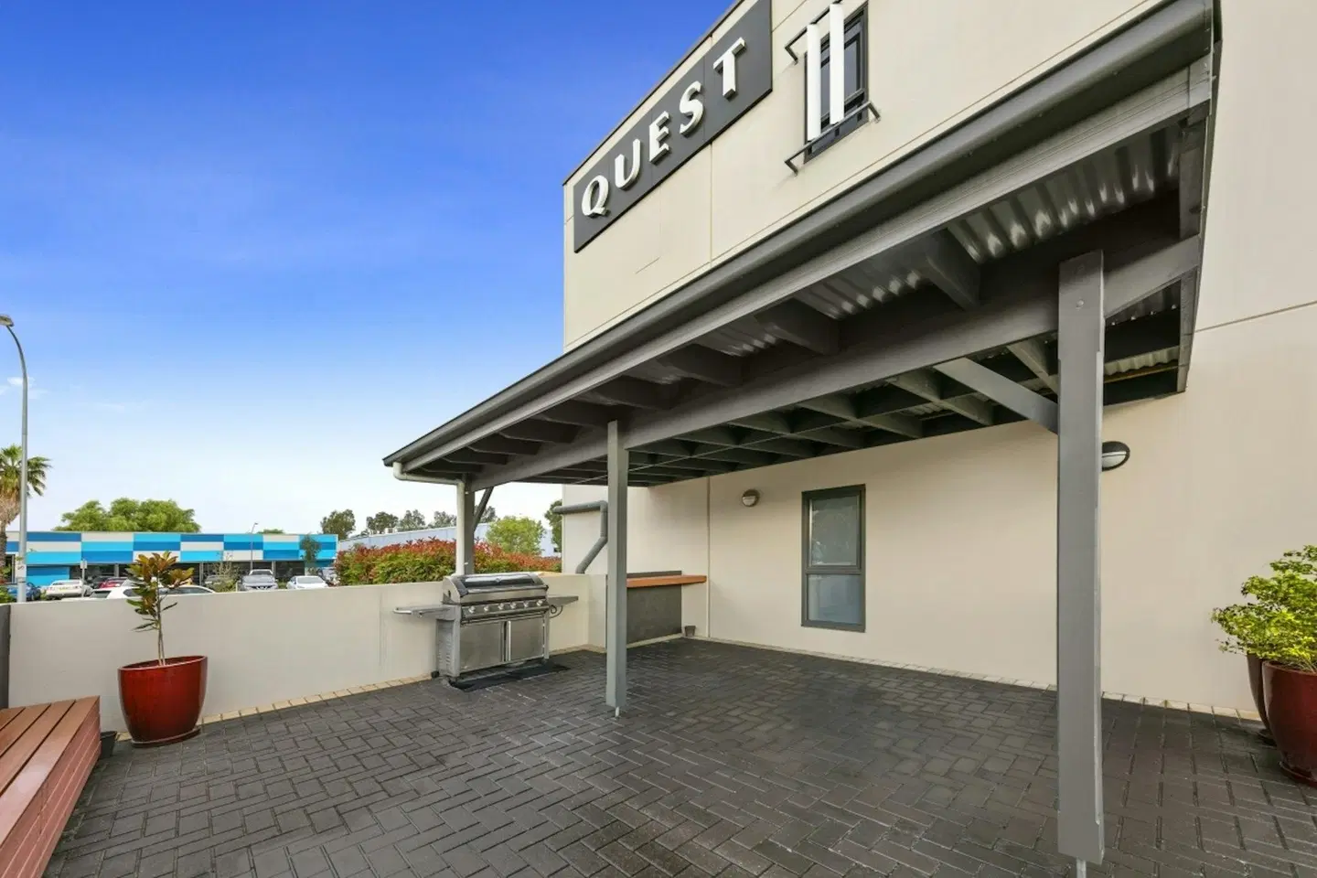 Quest Singleton EXTERIOR