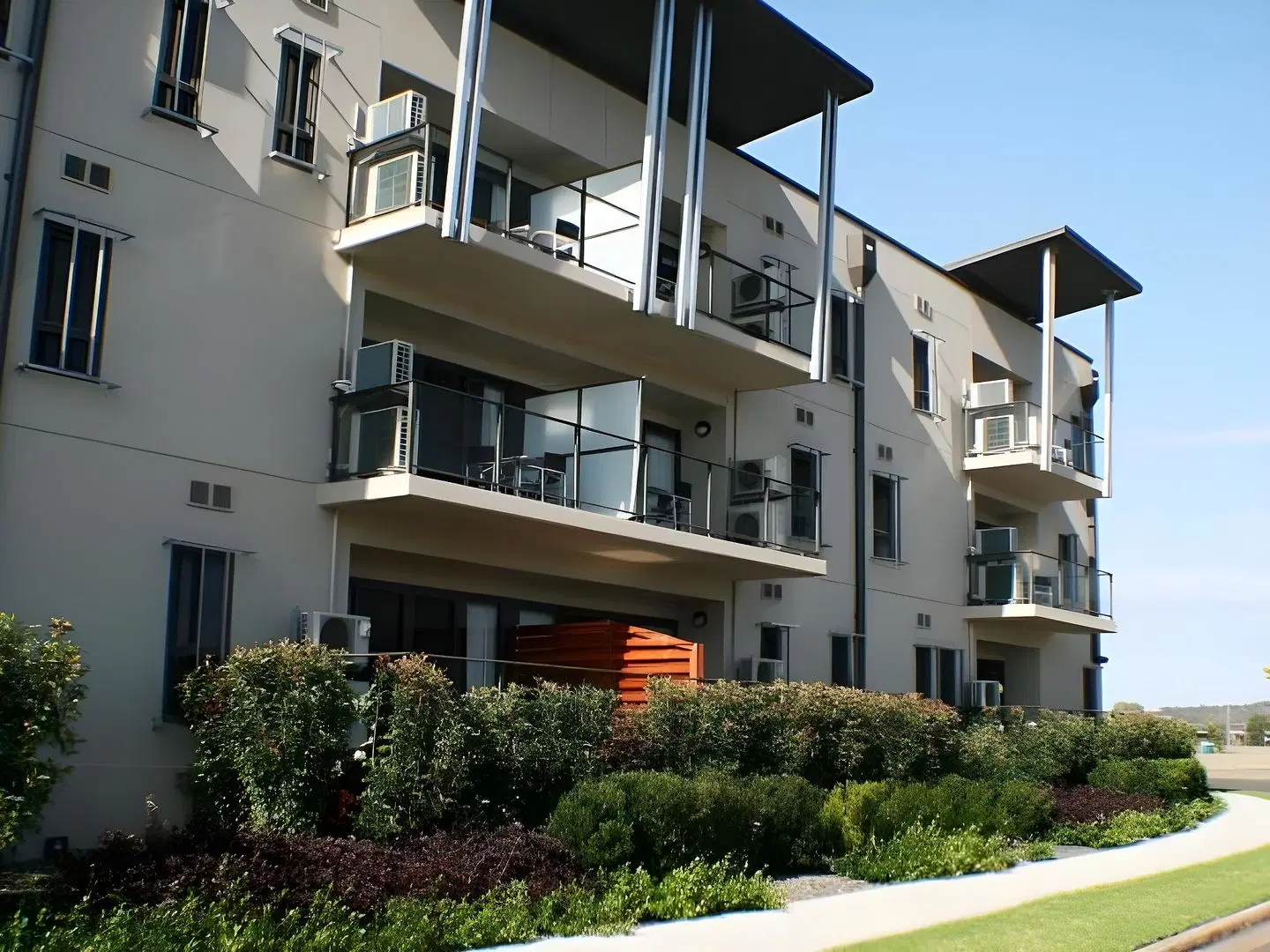 Quest Singleton EXTERIOR