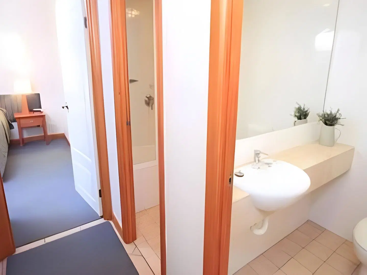 Coolum Seaside Apartments Badezimmer