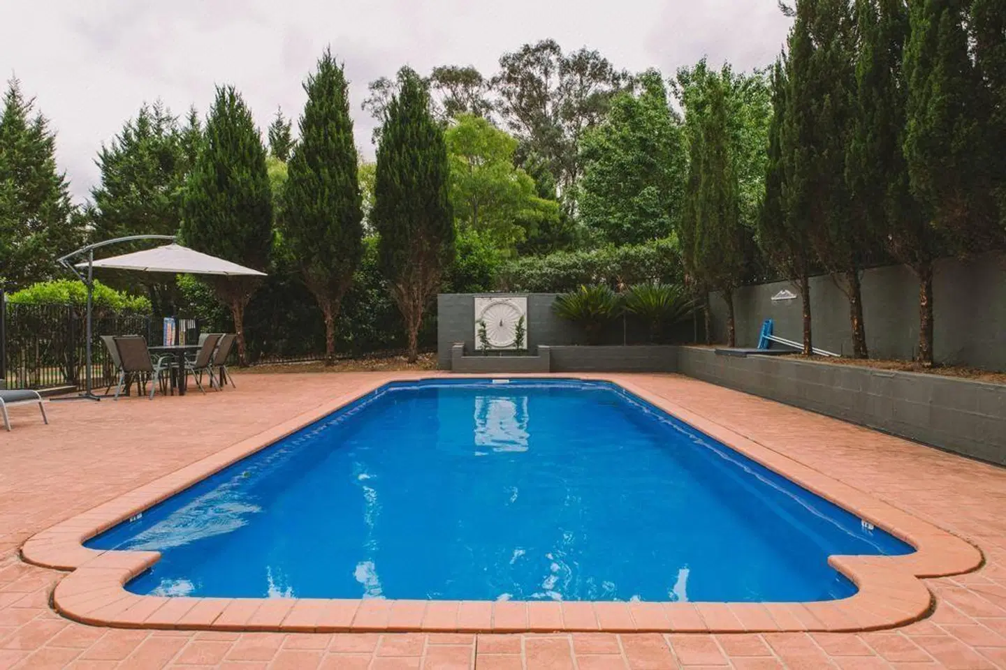 Camden Valley Inn OUTDOOR_POOL