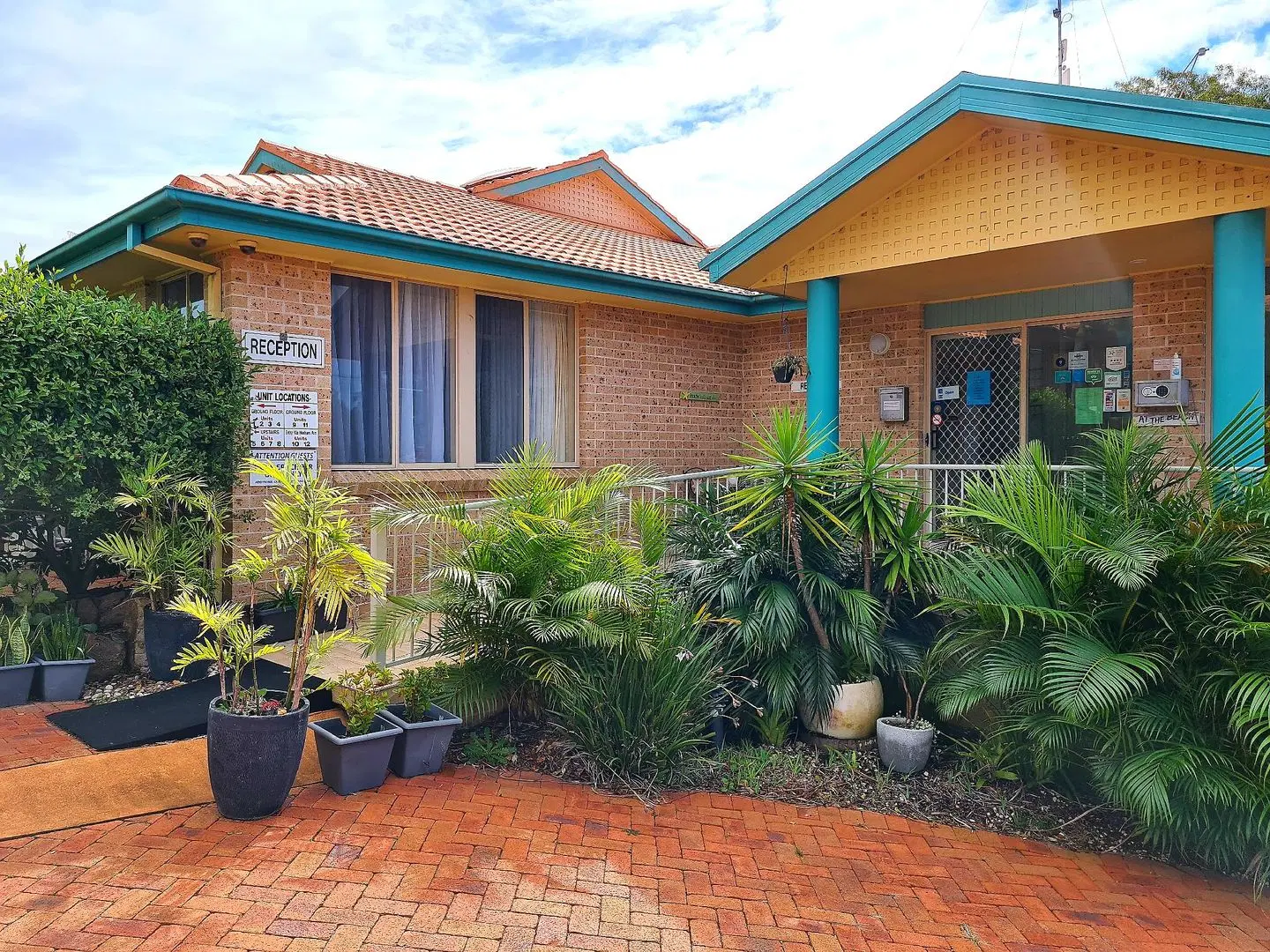 Beaches Serviced Apartments EXTERIOR