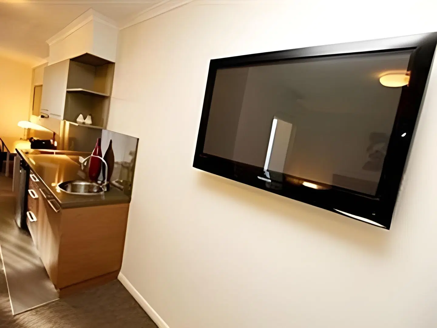 Indulge Apartments Ontario ROOM_EXAMPLE