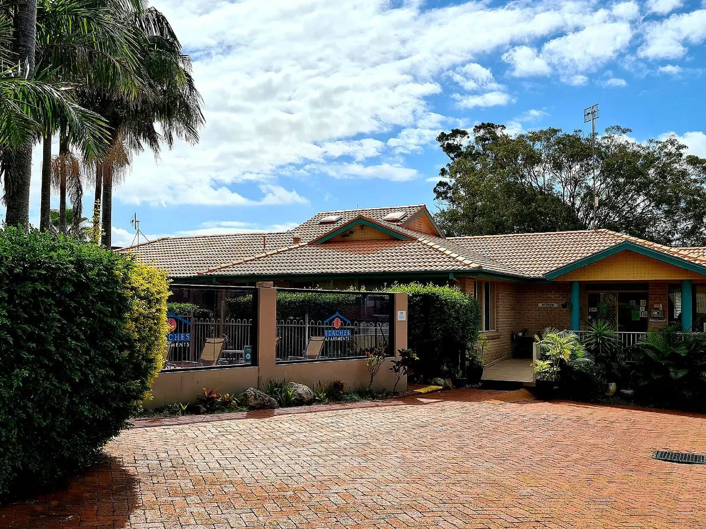 Beaches Serviced Apartments EXTERIOR