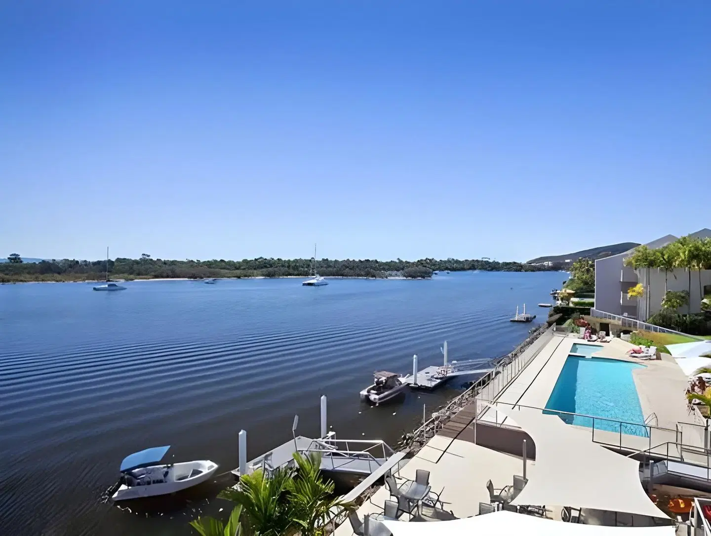 Noosa Shores Resort Strand