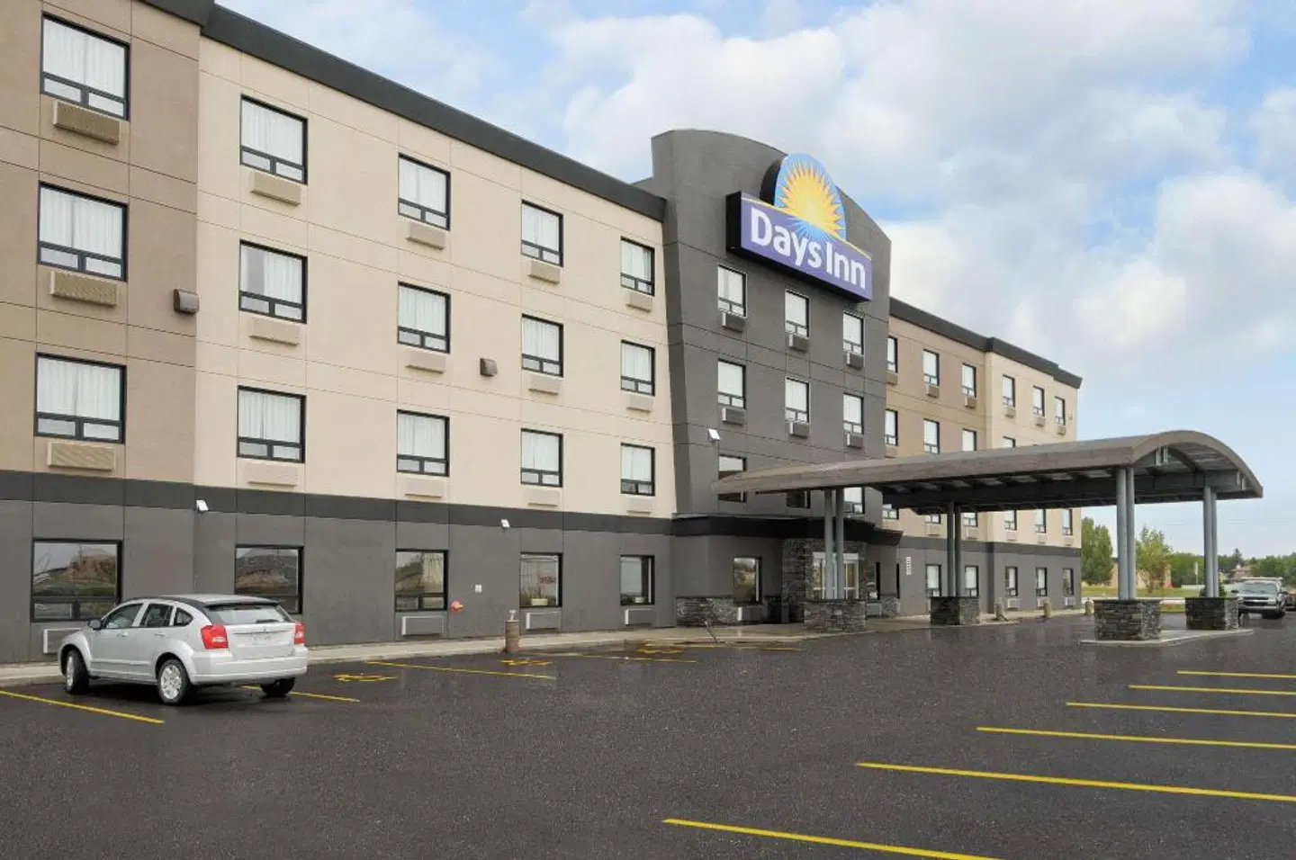 Days Inn by Wyndham Regina Airport West EXTERIOR
