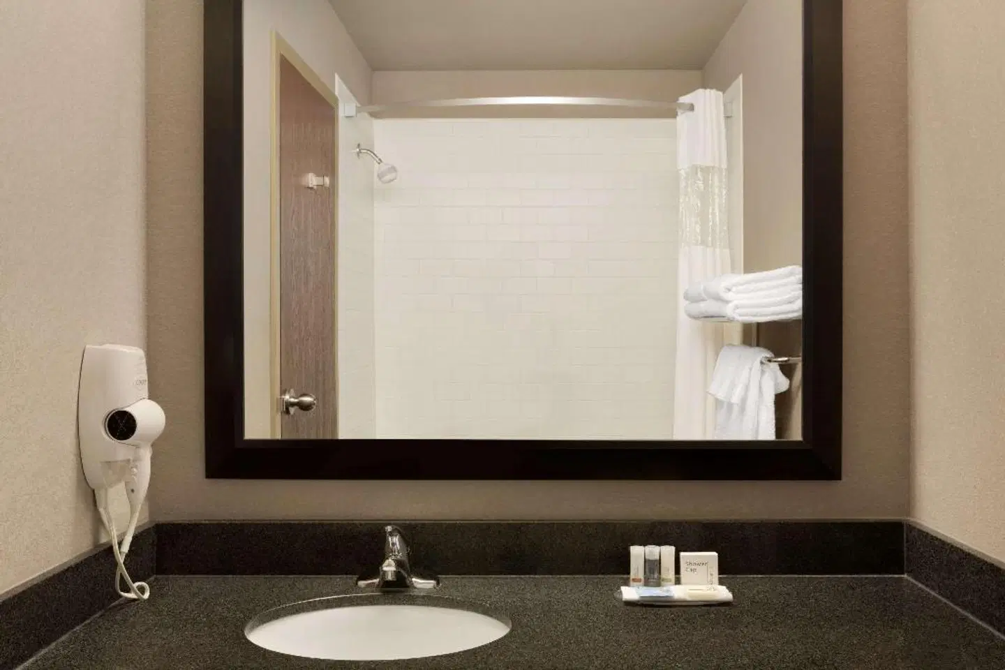 Days Inn by Wyndham Regina Airport West Badezimmer