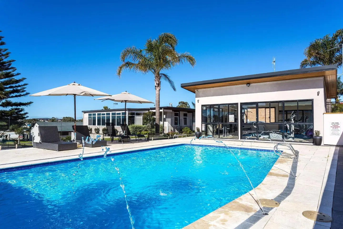 Amity Motor Inn OUTDOOR_POOL