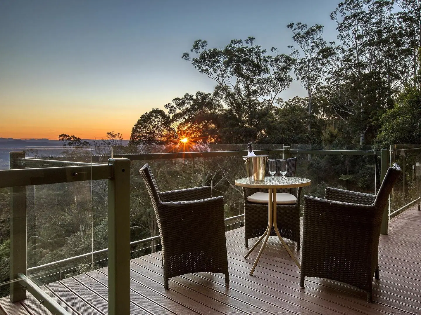 Avocado Sunset Bed & Breakfast Terrasse
