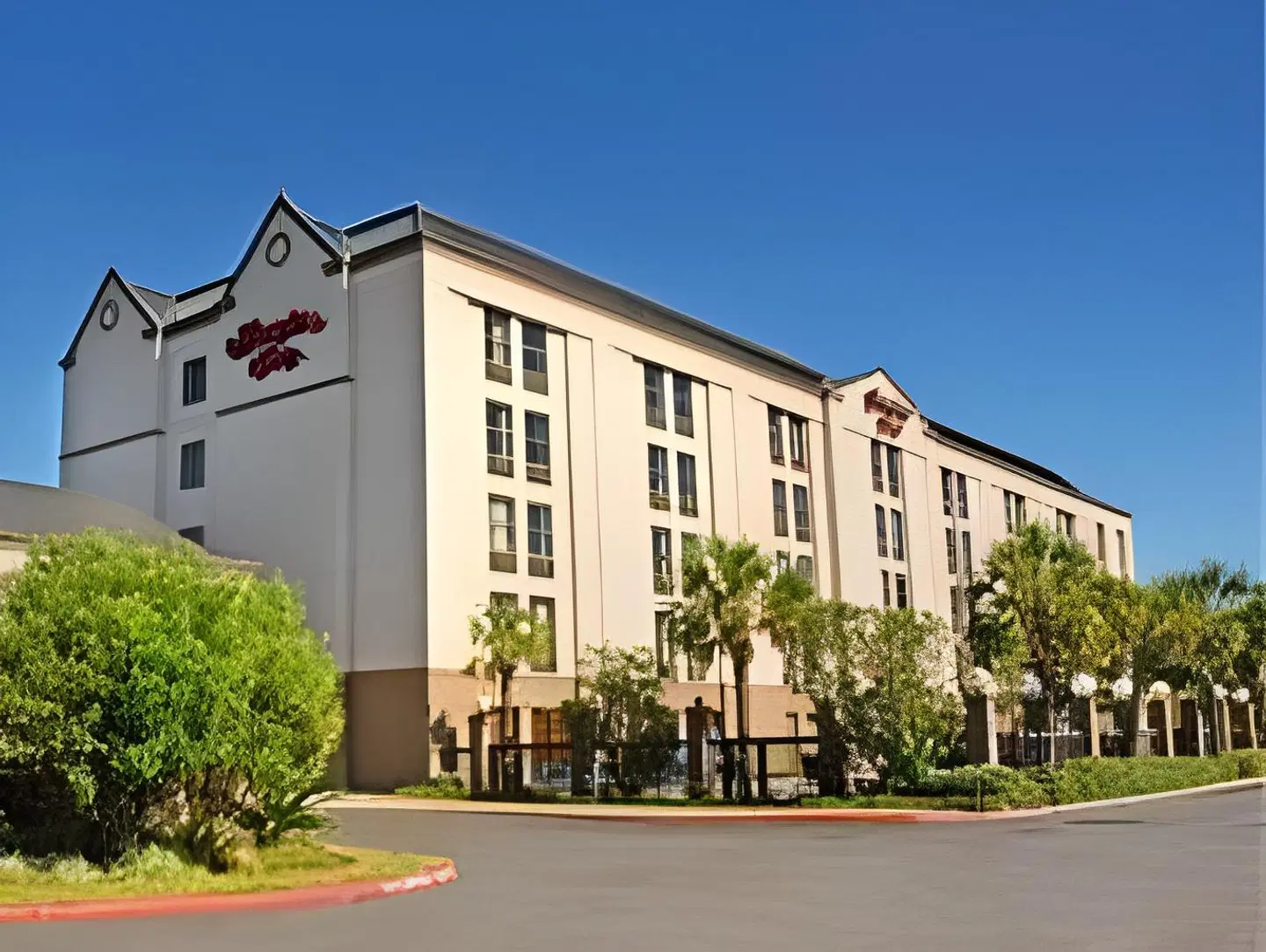 Hampton Inn Beaumont EXTERIOR