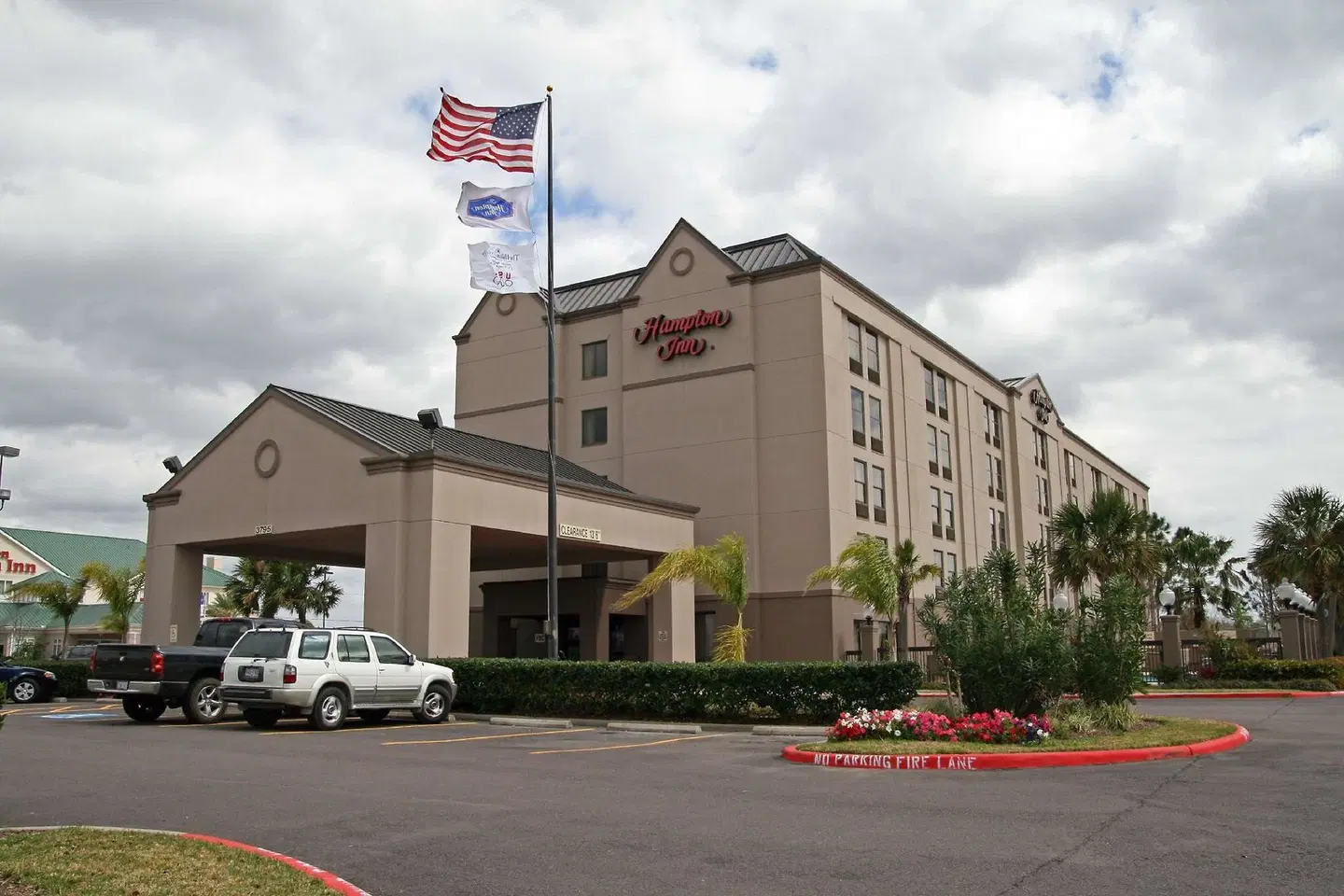 Hampton Inn Beaumont EXTERIOR