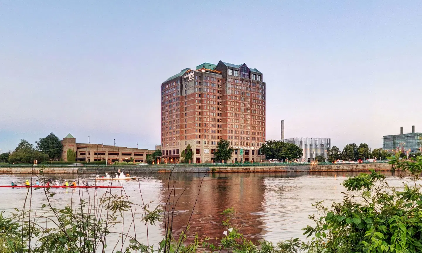 DoubleTree Suites by Hilton Boston - Cambridge EXTERIOR