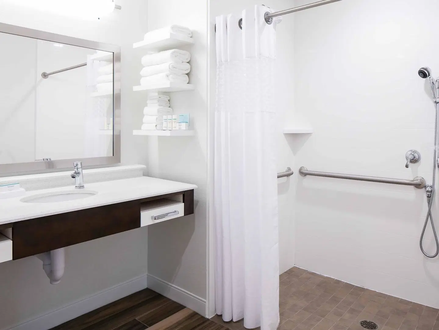 Hampton Inn & Suites Hudson Badezimmer