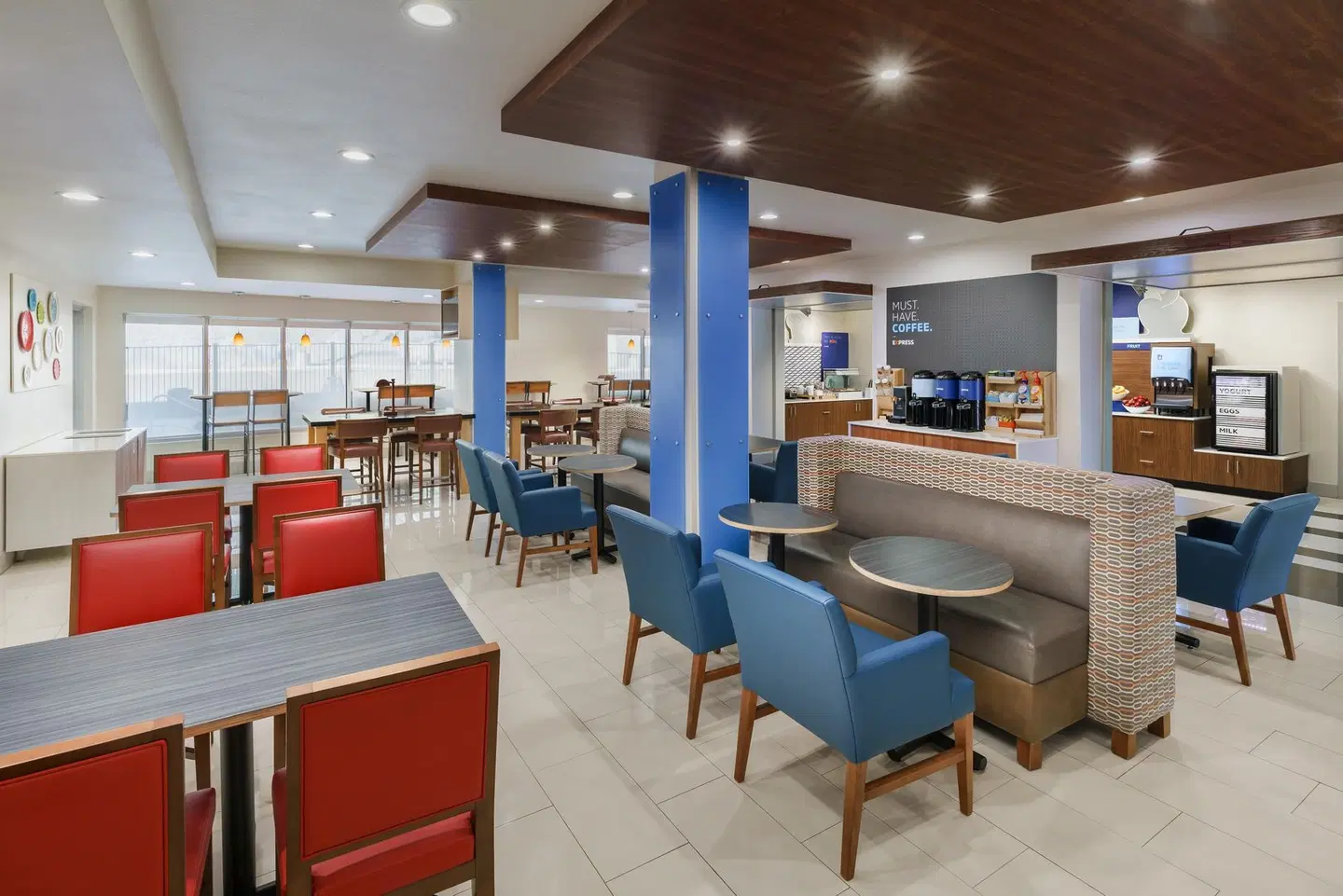 Holiday Inn Express & Suites Oakhurst-Yosemite Park Area by IHG Bar