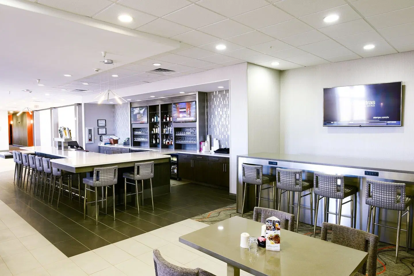 Holiday Inn Abilene - North College Area by IHG Bar