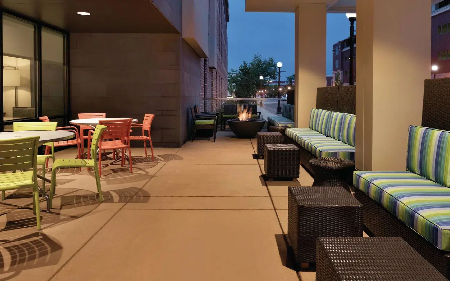 Home2 Suites by Hilton La Crosse Bar