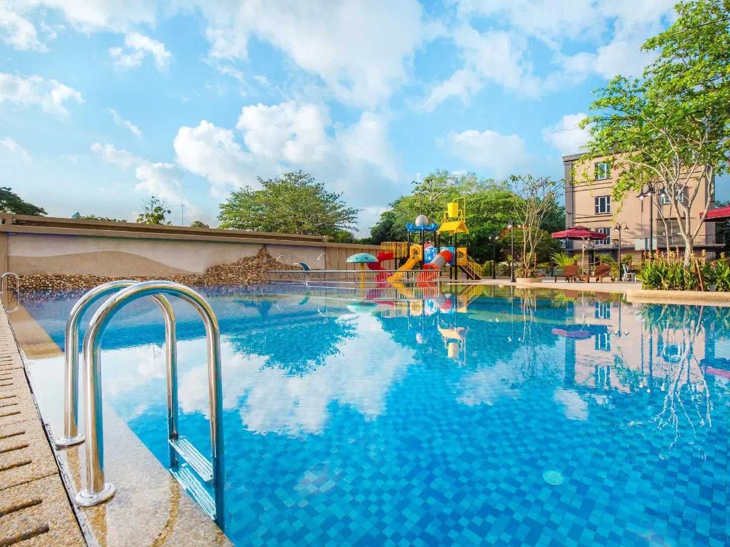 ibis Melaka OUTDOOR_POOL