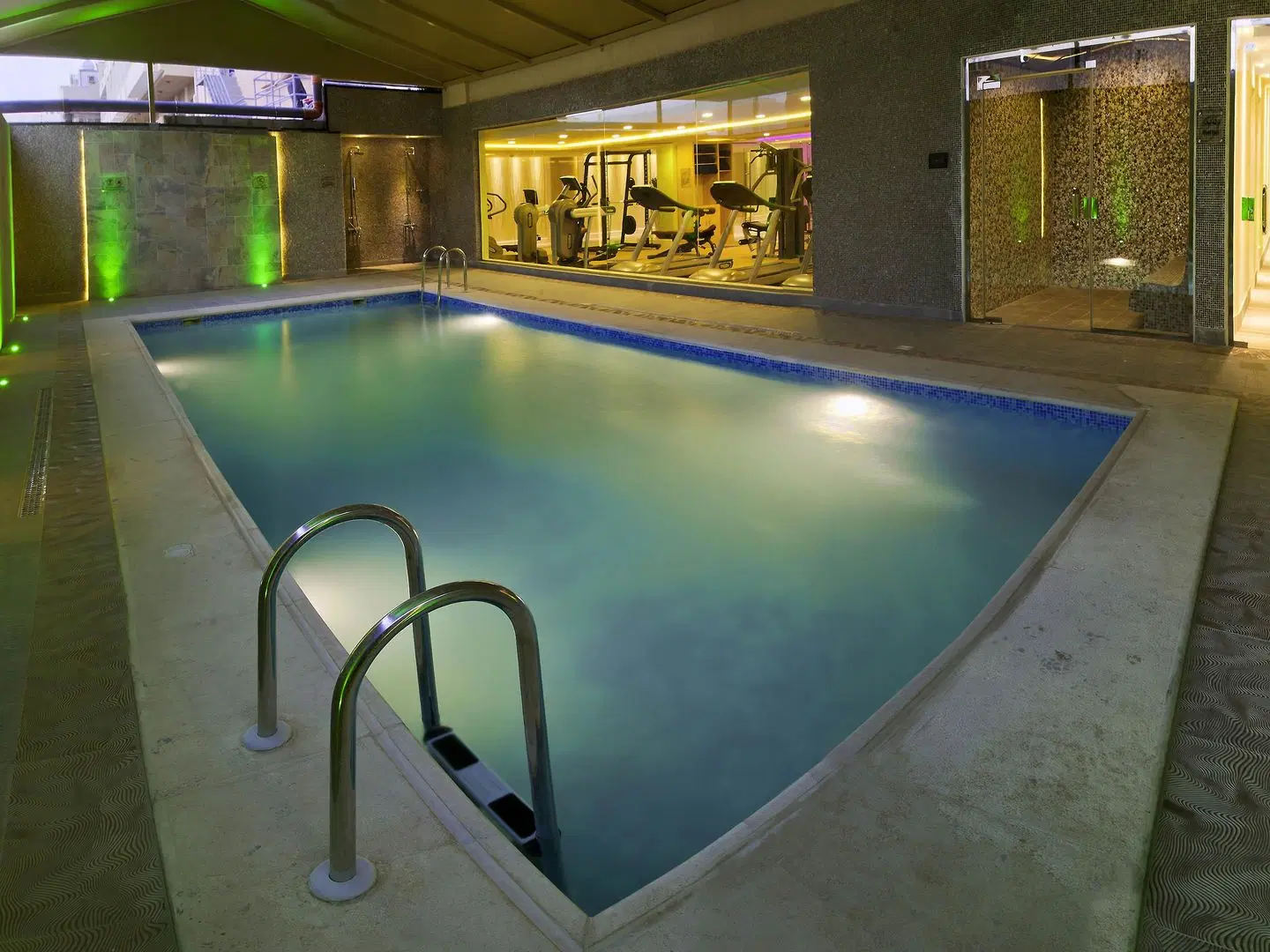 Novotel Suites Riyadh Olaya Hotel Hallenbad