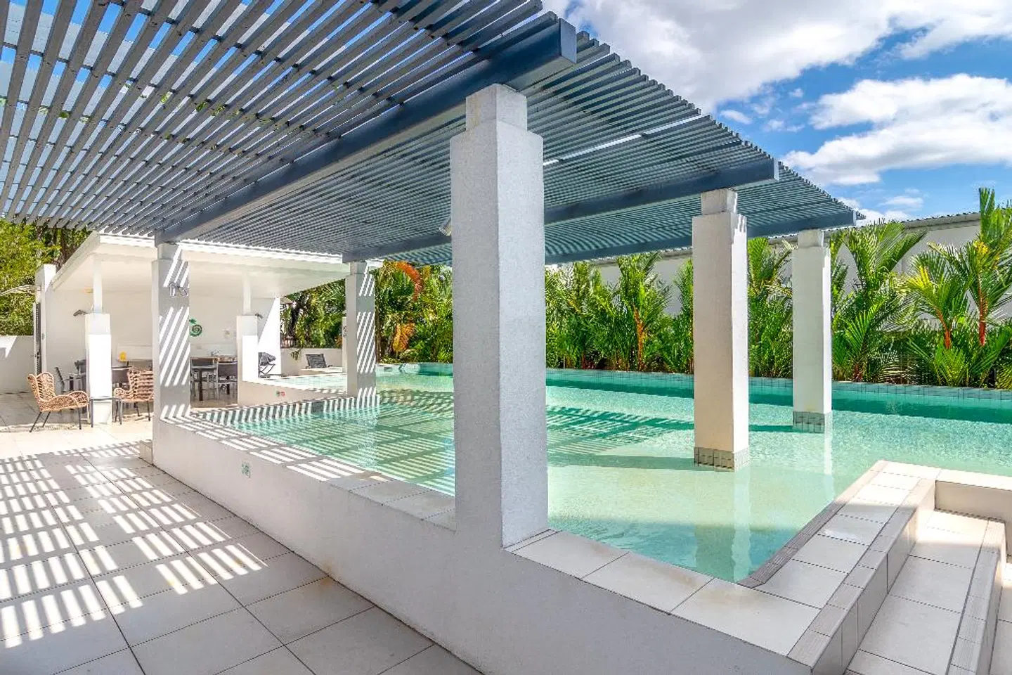 201 Lake Street Hallenbad