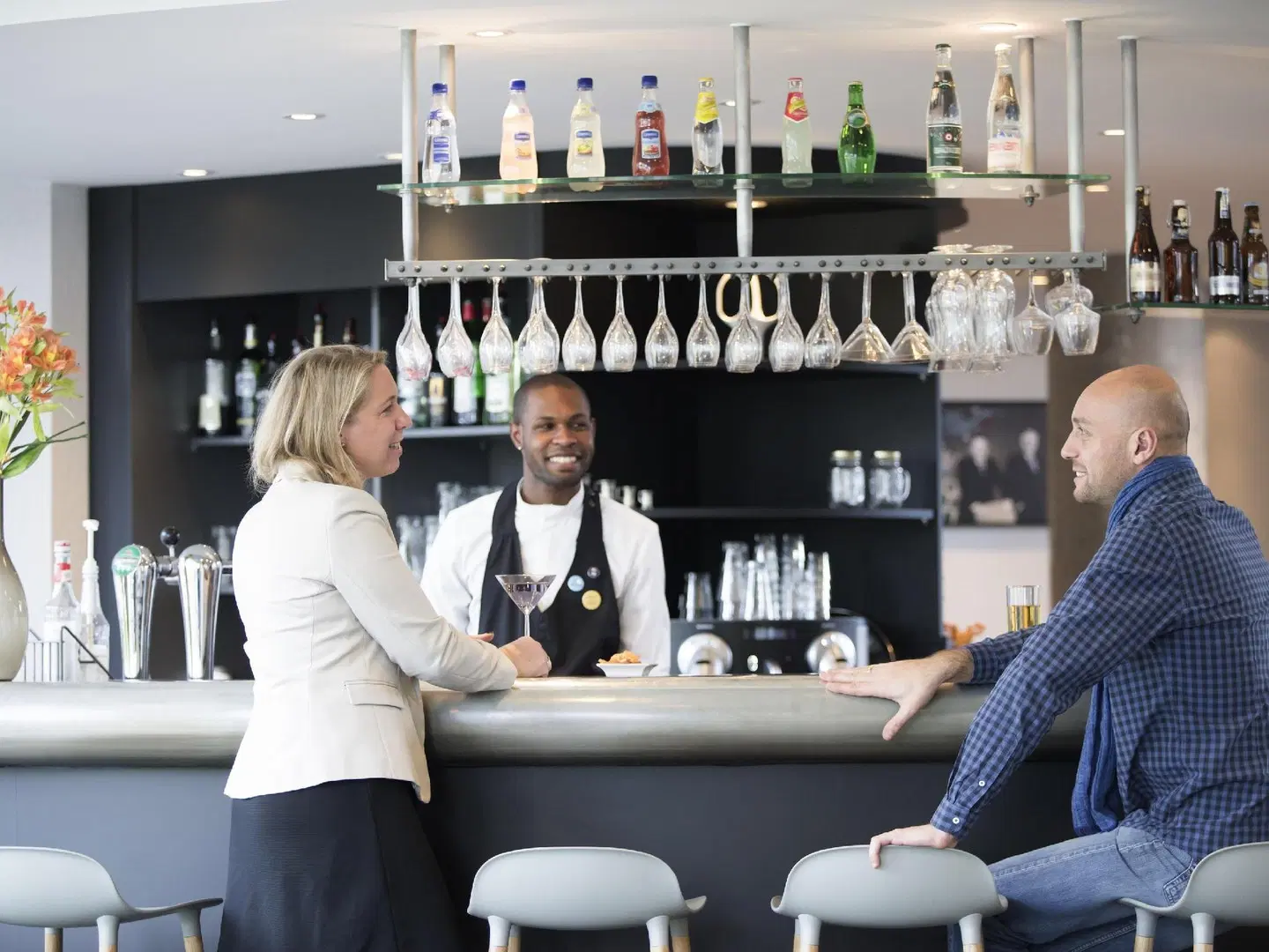 Novotel Suites Gare Lille Europe Bar