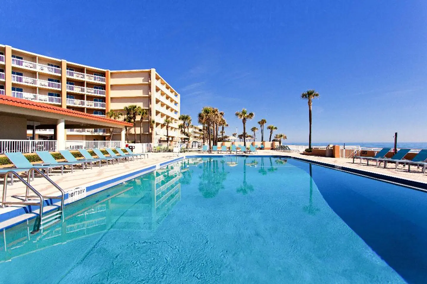Holiday Inn & Suites Daytona Beach on the Ocean by IHG OUTDOOR_POOL