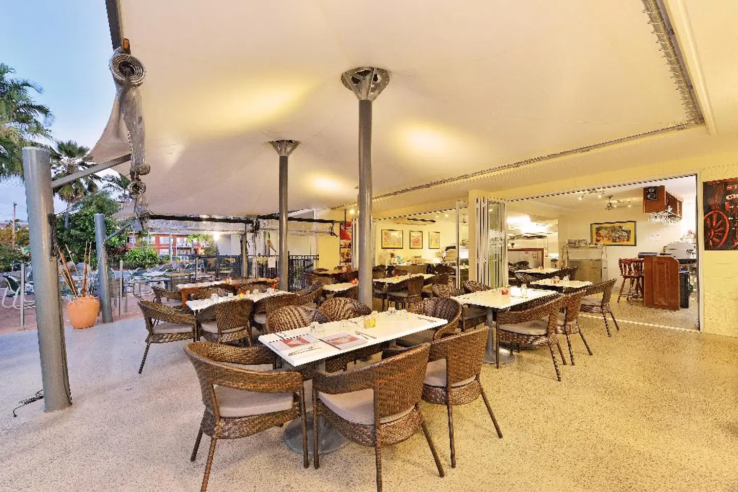 Cairns Queenslander Hotel & Apartments Restaurant