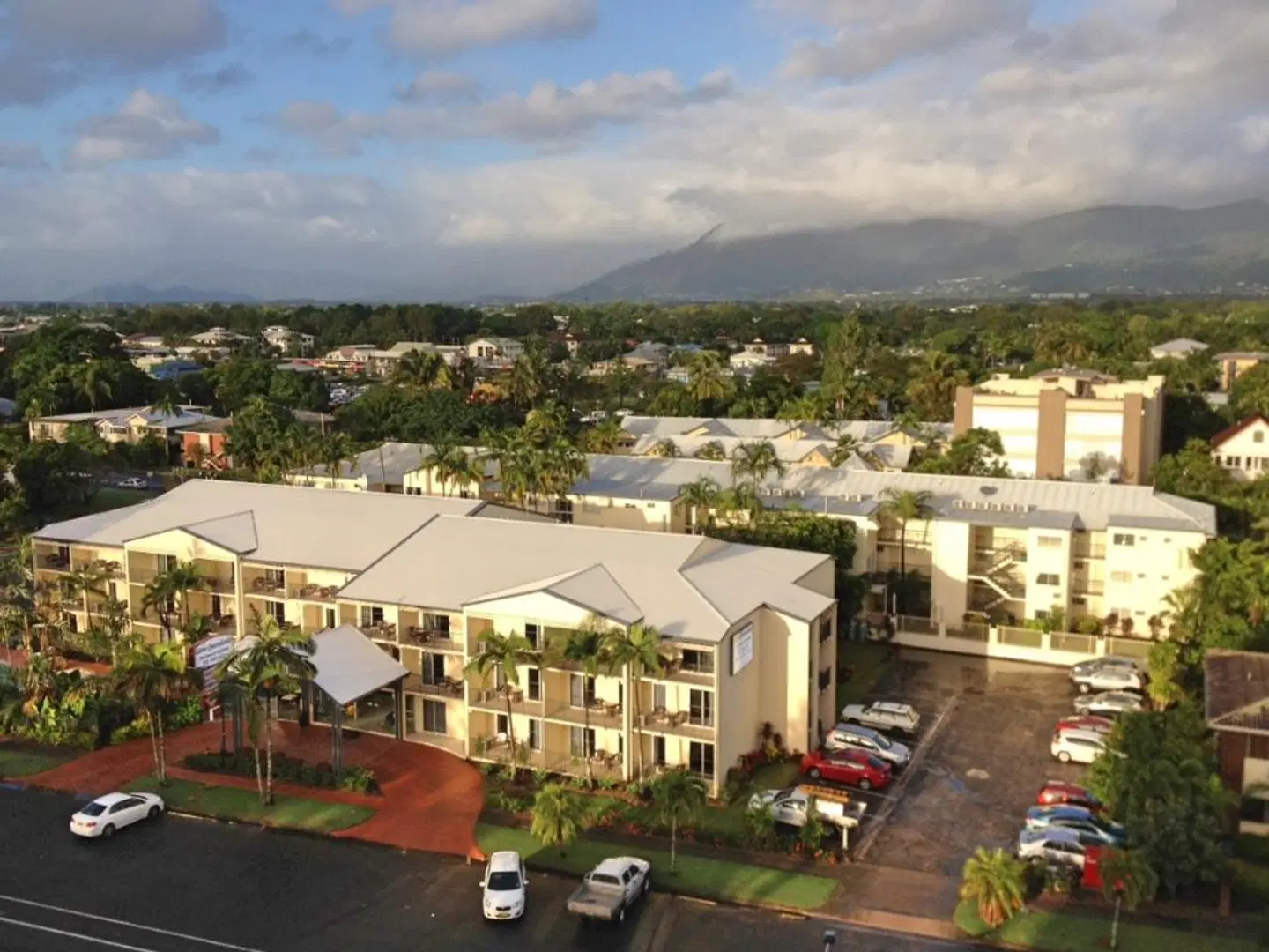 Cairns Queenslander Hotel & Apartments EXTERIOR