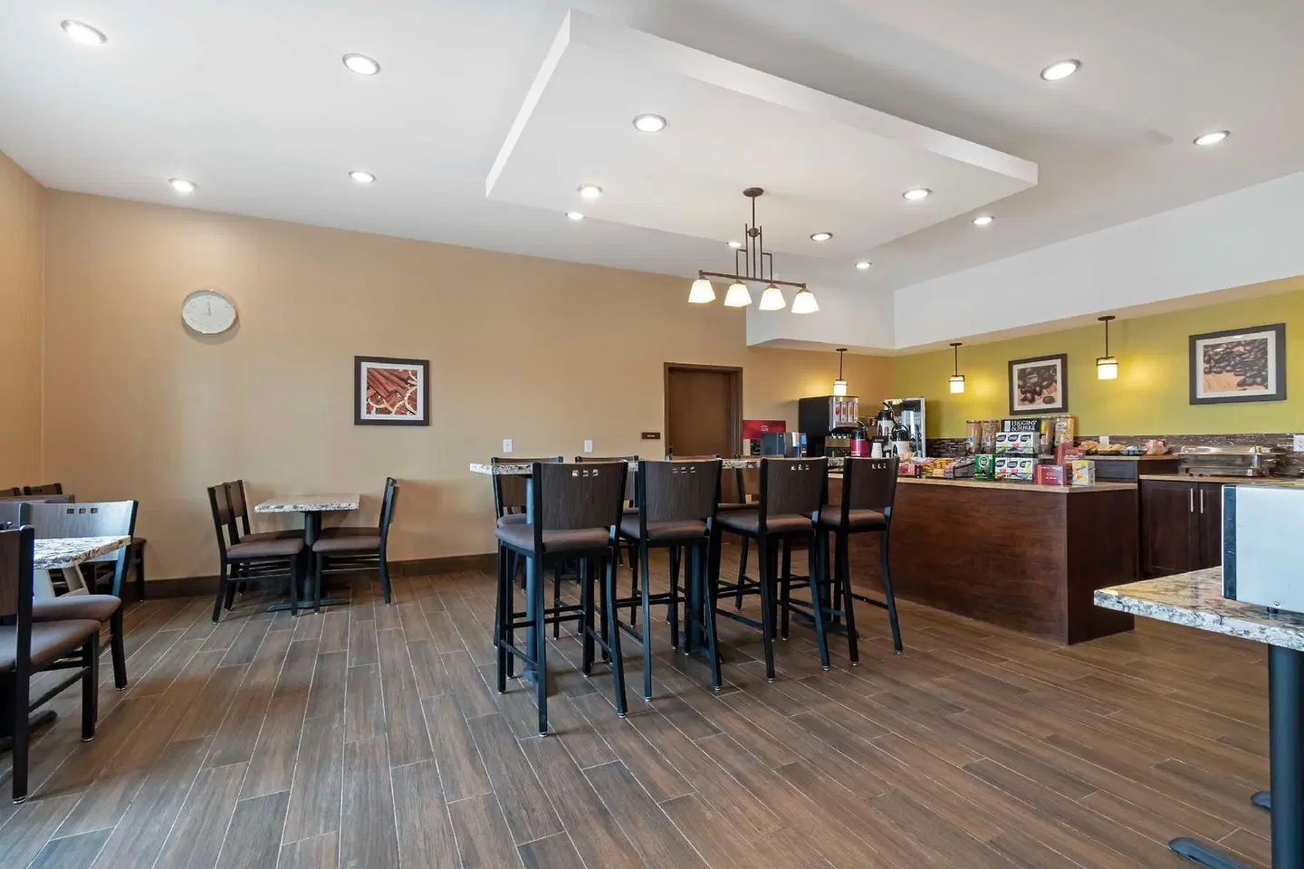 Best Western Plus Moosomin Hotel Bar