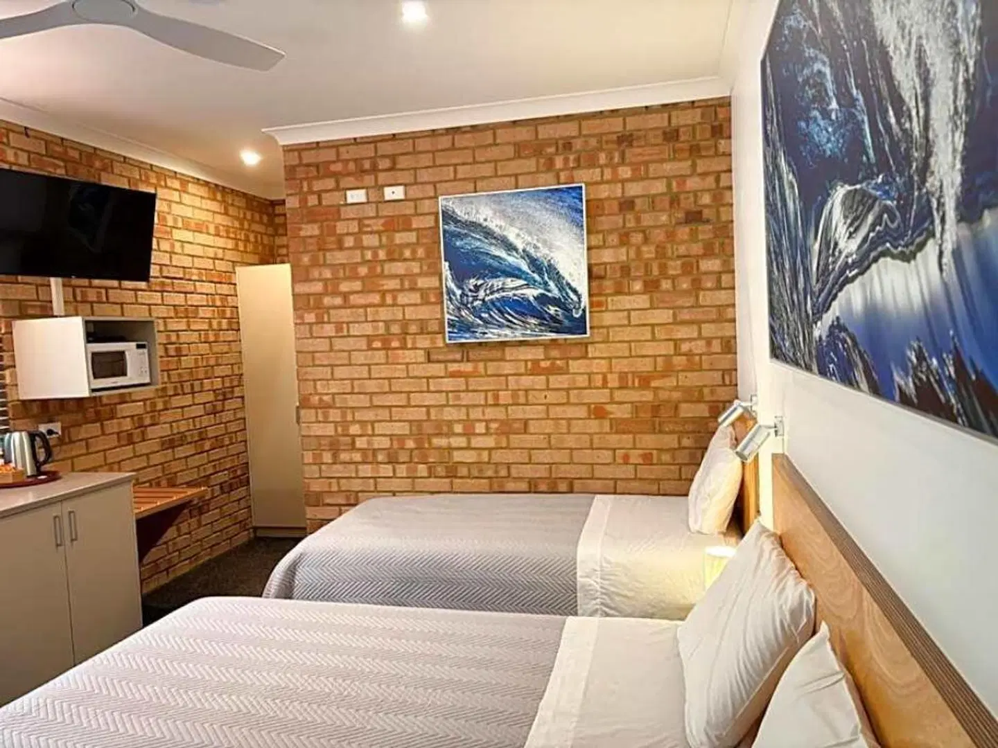Edge Of The Forest Garden Motel ROOM_EXAMPLE