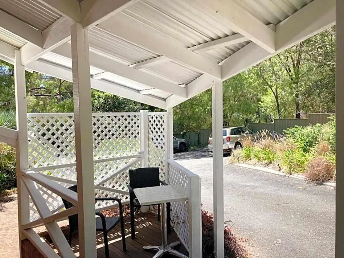 Edge Of The Forest Garden Motel Terrasse